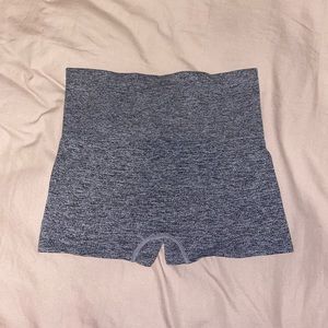 gray biker shorts
